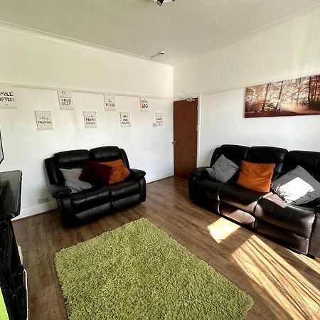 Spacious Holiday Home Near Tube Station - By Starlet Stays Londen Buitenkant foto
